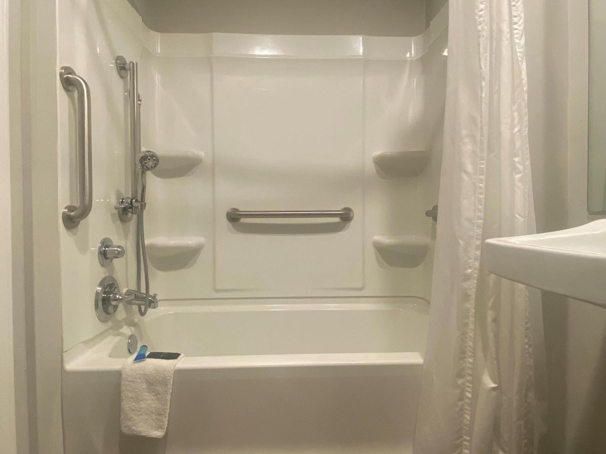 Hotel Savannah Airport 2*